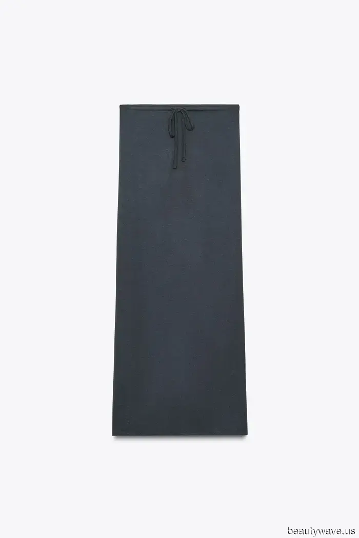 Der größte Rocktrend 2025 sieht am coolsten aus, wenn er mit diesen Hemd- und Absatzschuhtrends kombiniert wird.