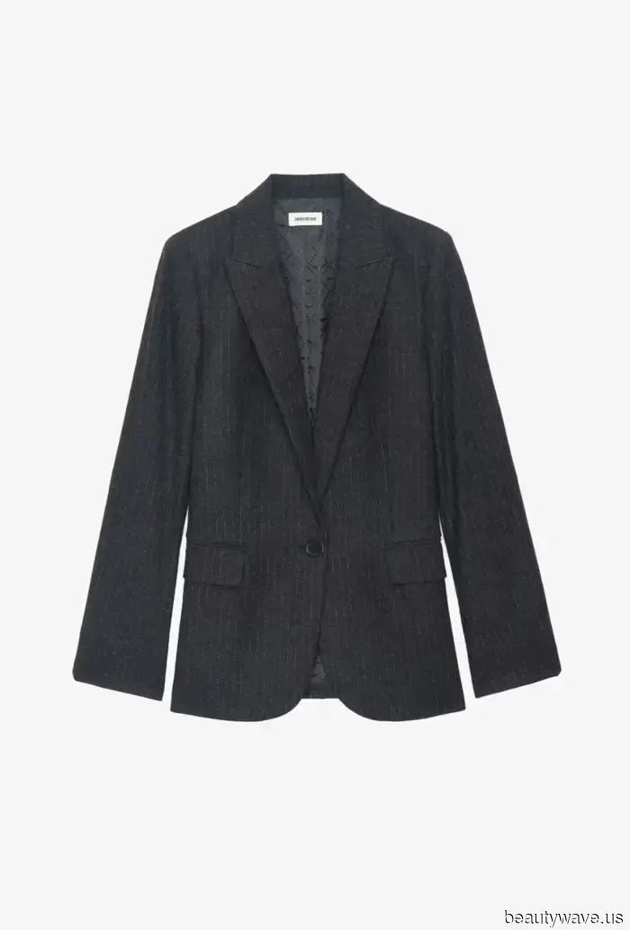 Three Decades Later, These Legendary ‘90s Outfits Still Appear Just as Stylish Now as They Did Back Then.