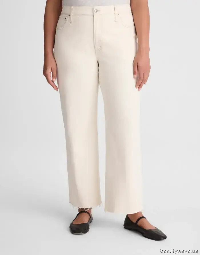 Following a break, it’s now officially stylish to pair this "outdated" jeans trend with heels once more.