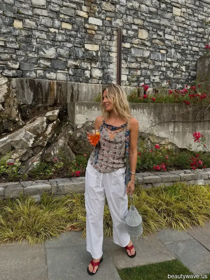 Minimalist and eclectic dressers seldom see eye to eye, yet both recognize that this "outdated" blouse looks best when paired with jeans and linen...