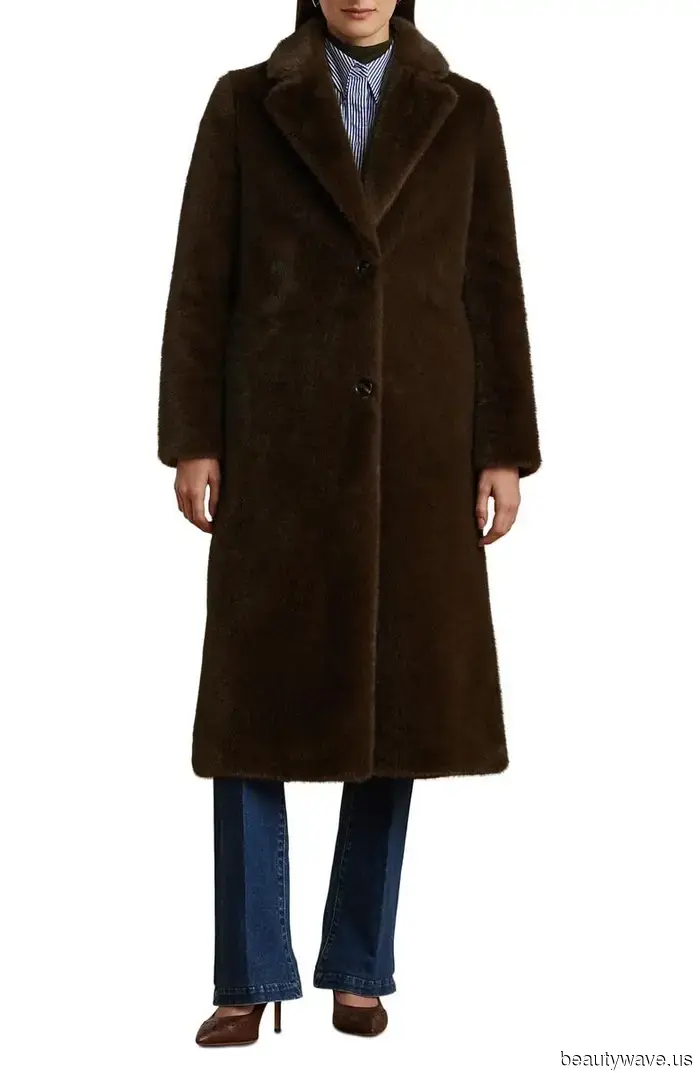 Шубы из искусственного меха! Кашемировые свитера! Замшевые сумки! Вот все тренды, которые я покупаю в огромном магазине Nordstrom...