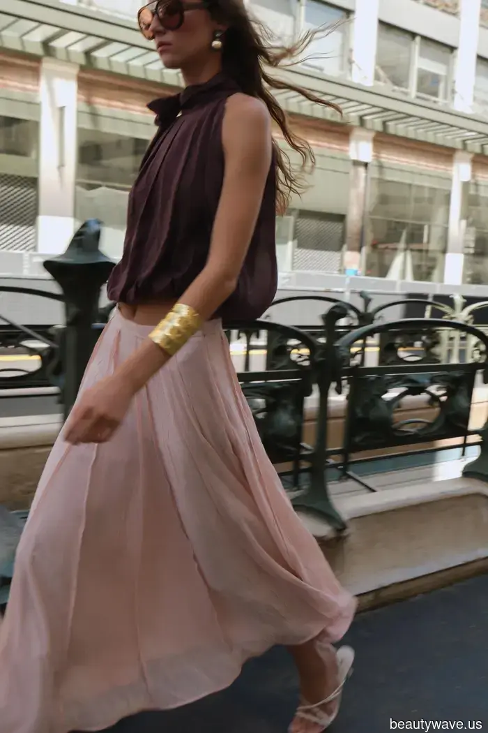 Sí, el blanco y negro es elegante, pero encuentro que la combinación de colores de Victoria Beckham es aún más elevada.