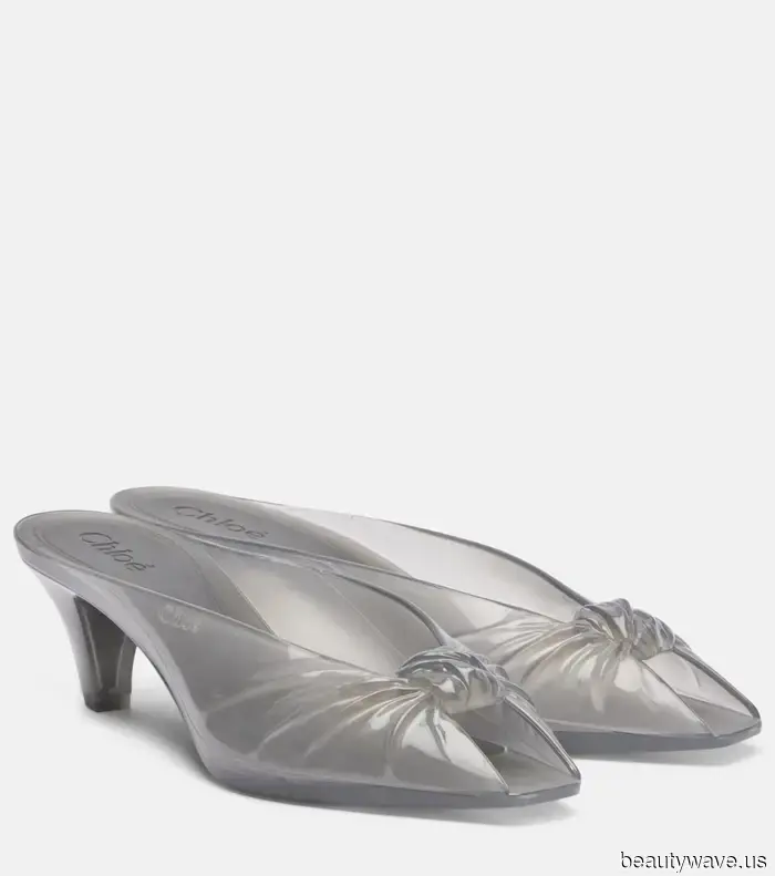 Everyone is aware that I have great taste in shoes—here are 7 summer trends that I wholeheartedly endorse.