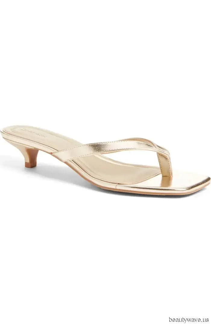 В Стамбуле Дж.Lo надела комплект в тон с трендом цвета обуви, который гарантированно сделает наряды выглядящими богато.