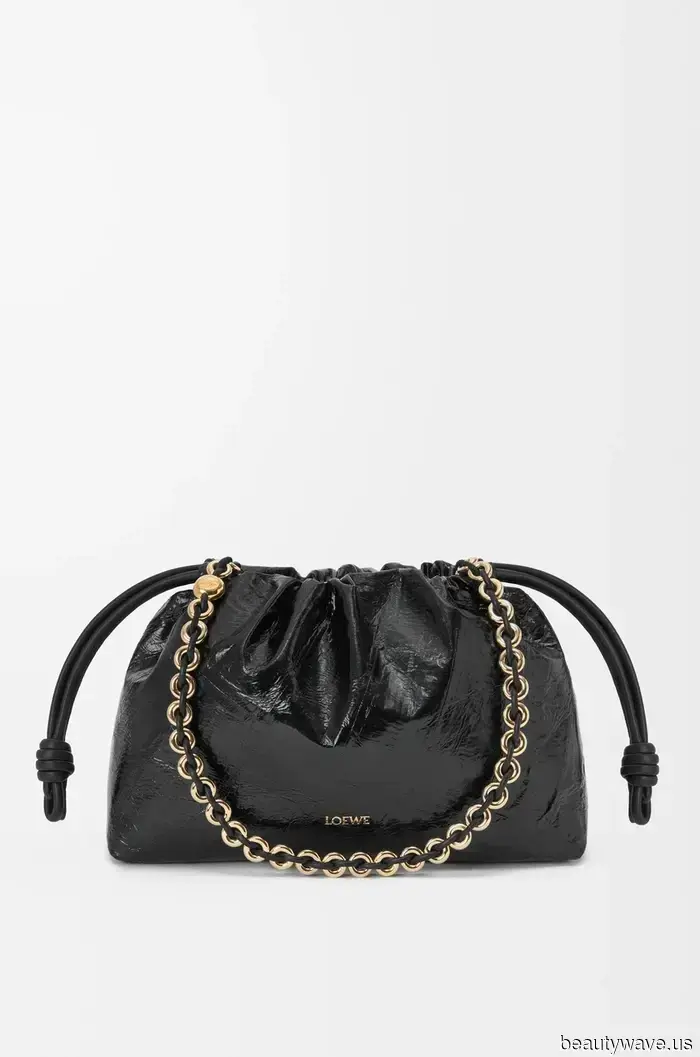 As a Minimalist Fashion Editor, here are six classic outfit formulas that I frequently rely on.