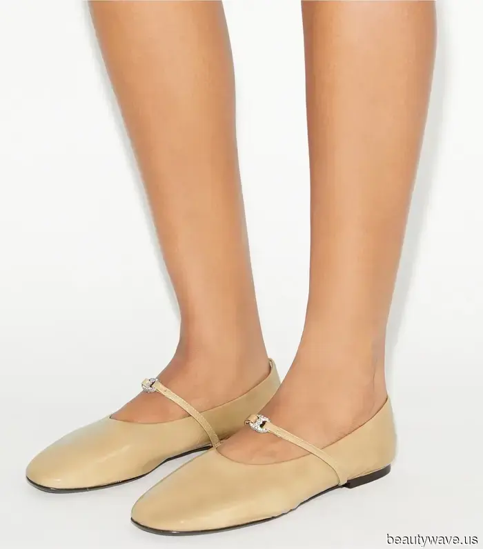 В Париже капсульный гардероб каждой французской женщины включает в себя эти вещи.