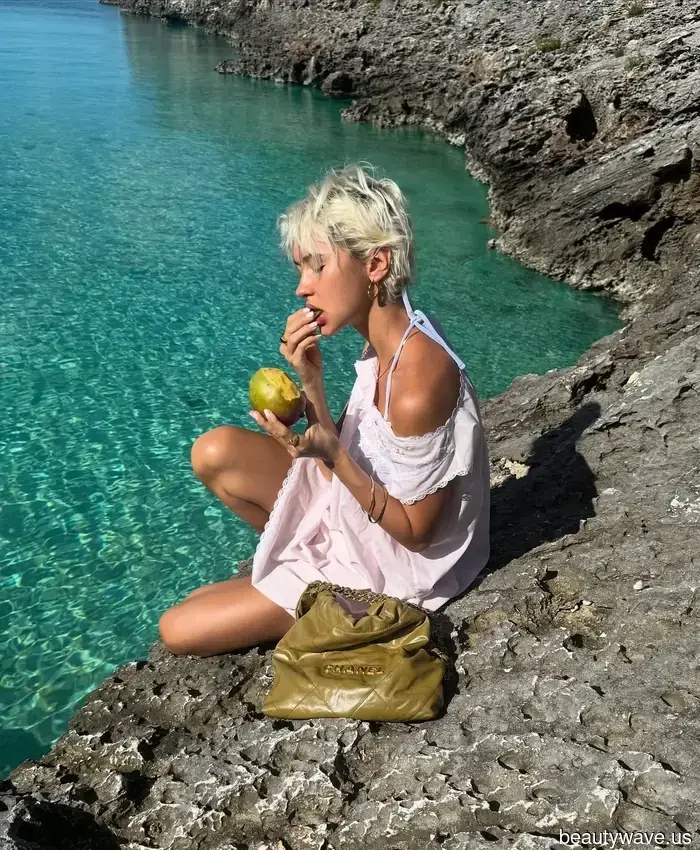 Regardless of whether your fashion preferences align more with Gen Z or Millennials, you won’t want to miss these 9 It-Girl summer outfits.