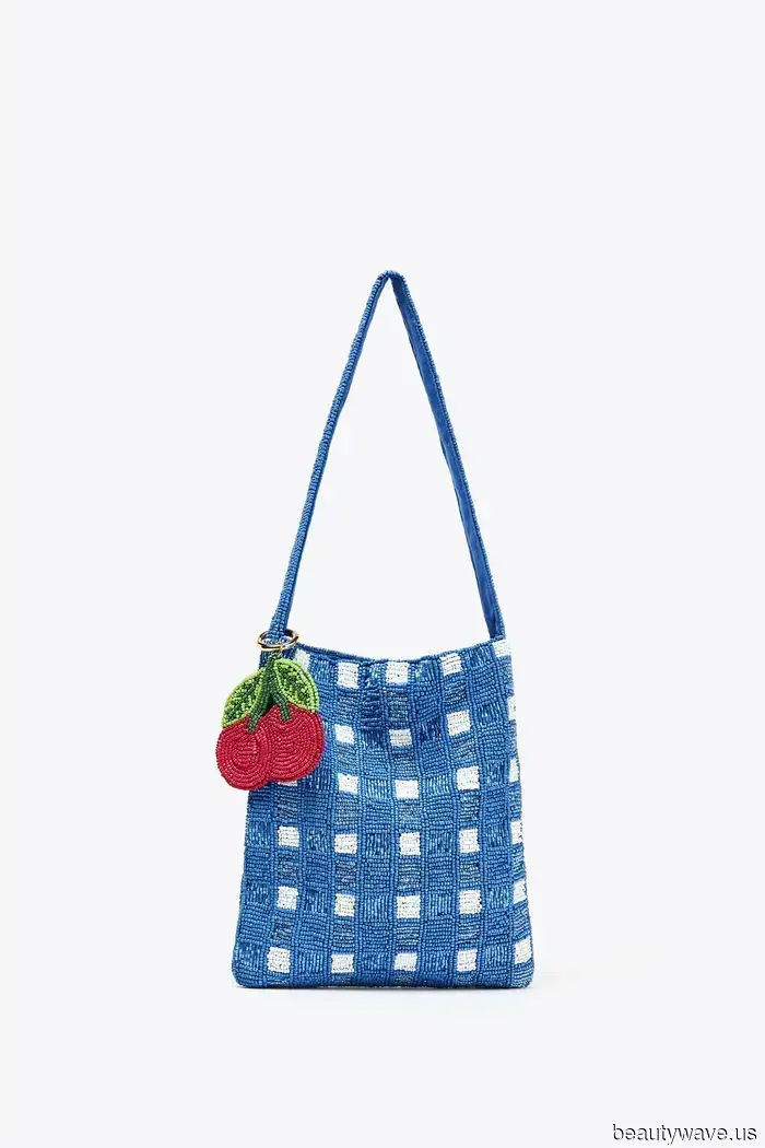 Модные люди сейчас тянутся к маленьким бисерным сумочкам&mdash;31 стильный вариант, который привлек мое внимание