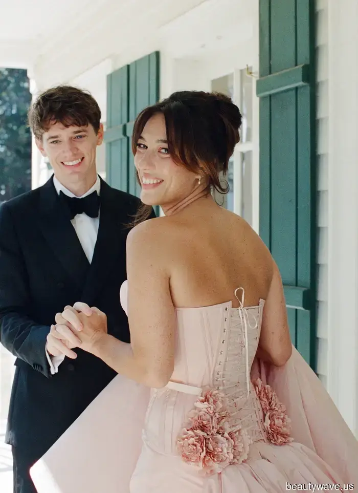 A Blush Wiederhoeft gown and a "Haunted Saloon" after-party made this California wedding truly unforgettable…