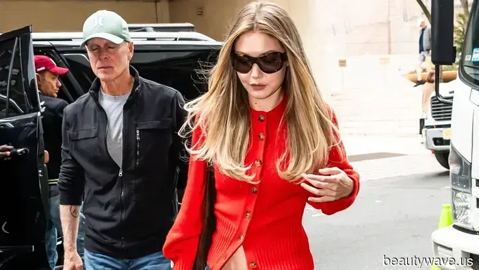 Lo siento, Sneakers&mdash;Los jeans de tiro bajo lucen más en 2026 con esta elegante tendencia de zapatos planos.