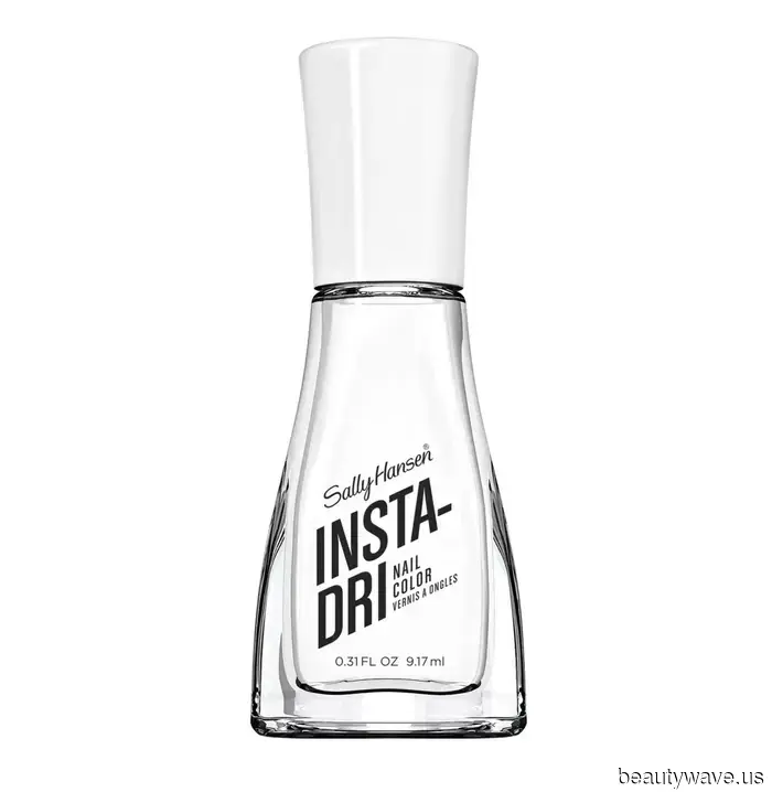 15 Manicures Inspired by Dark Academia That Conjure Images of Dusty Leather Books, Secret Societies, and Plaid Layers