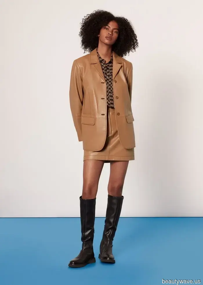 Apologies, but celebrities from the '90s excelled at autumn fashion—here are 7 outfits featuring jeans that demonstrate it.