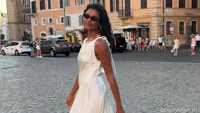 This dress and bag color combination appears to have a luxurious Riviera vibe, yet I purchased it on sale.