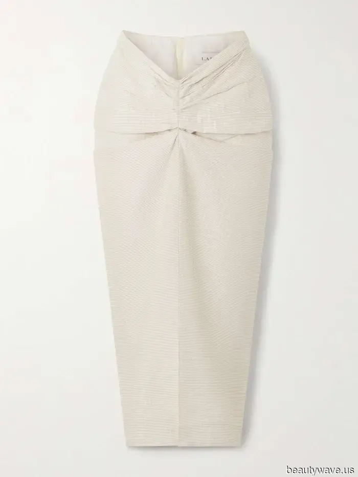 FYI: Esta es la forma más chic de llevar una falda en 2026