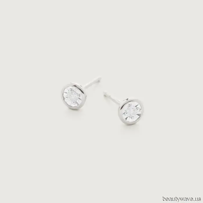 Kendall and Hailey have just confirmed it: Statement earrings are being superseded by this timeless party jewelry trend.