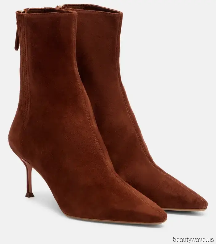 Move over, riding boots—I've recently been opting for this flat boot trend more frequently.
