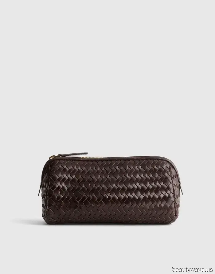 Put Down the Shoulder Bags—Fashion Enthusiasts Are Opting for This Trend to Achieve a More Stylish Look.