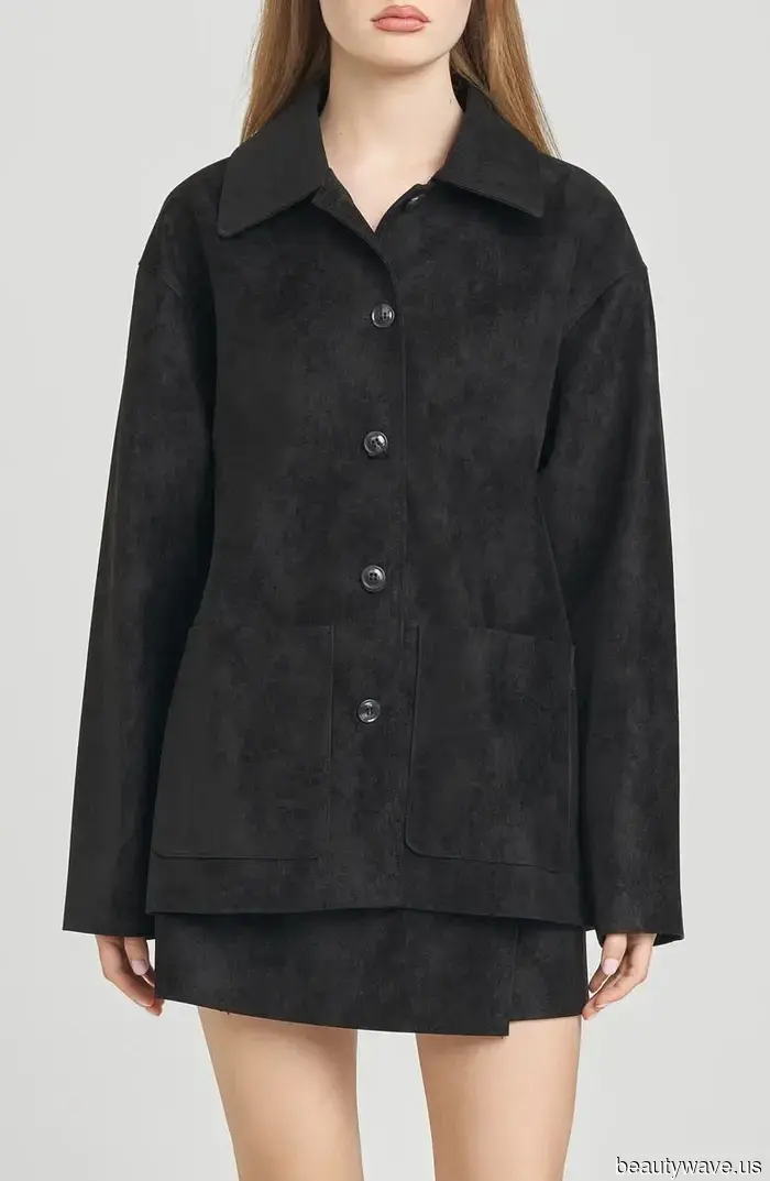 Gigi Hadid sported the autumn shoe trend that pairs perfectly with full-length jeans.