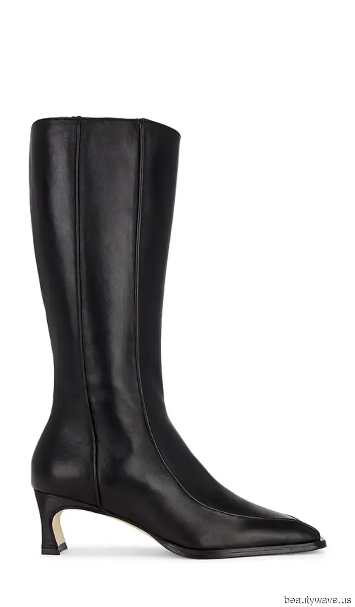 The Distinctive Style That Everyone Fashionable in NYC Will Adopt When Pairing Boots with Jeans This Fall