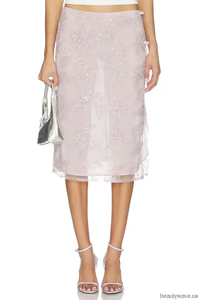 A L.A., ogni persona del mondo della moda indossa queste tendenze di gonne per sembrare alla moda e attuale.