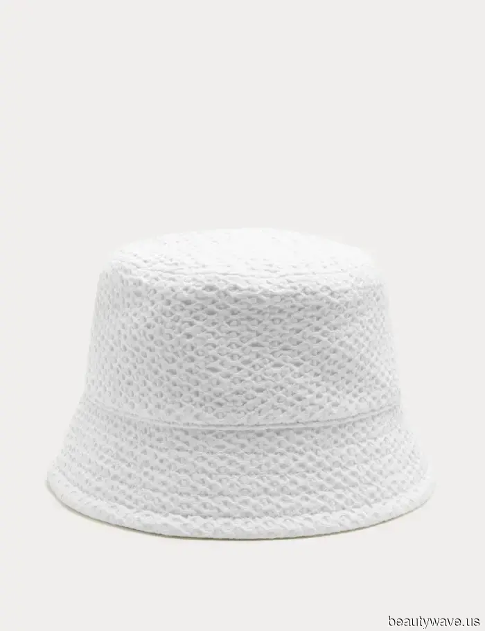 Se vuoi il guardaroba minimalista più chic di quest'estate, assicurati che includa questo, questo e questo.