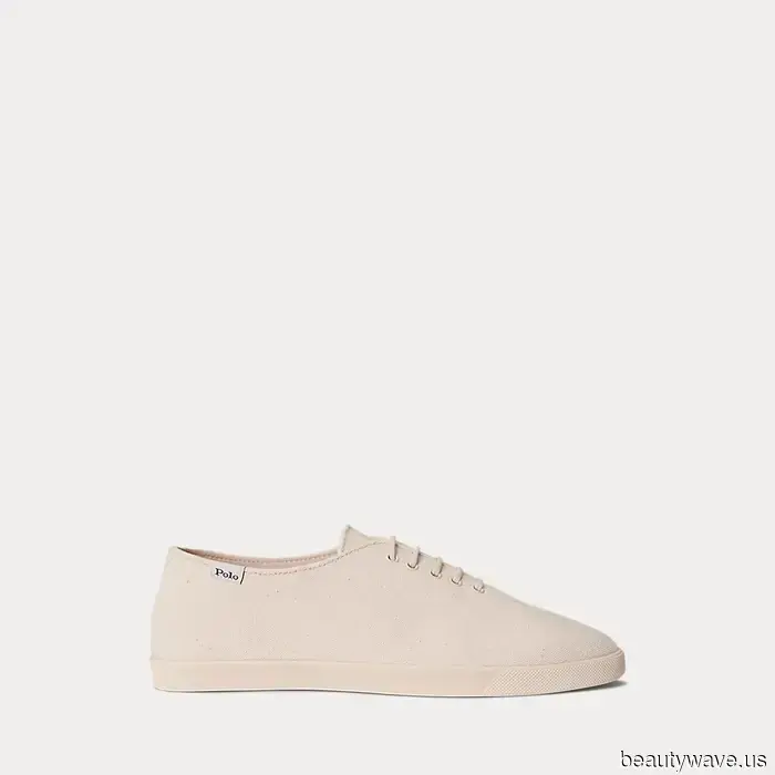 Suede Sneakers, It's Over—Fashion Enthusiasts Under 30 Are Bringing Back This "Simple" Sneaker Trend for…