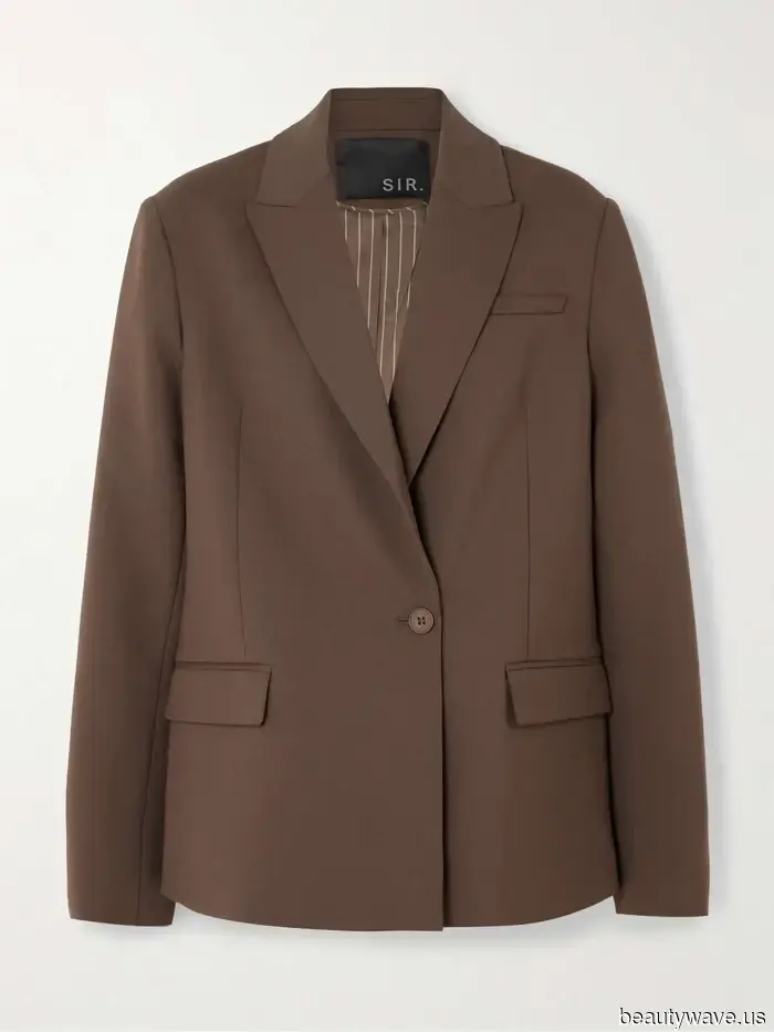 Not Combat Boots, Capris, or Jelly Shoes—These Are the Surprising 90s Trends We Anticipate Will Be Everywhere in 2026.