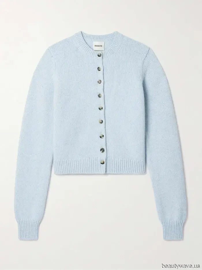 I'm not trying to show off, but whenever I put on this cardigan with jeans, I always get compliments from everyone.