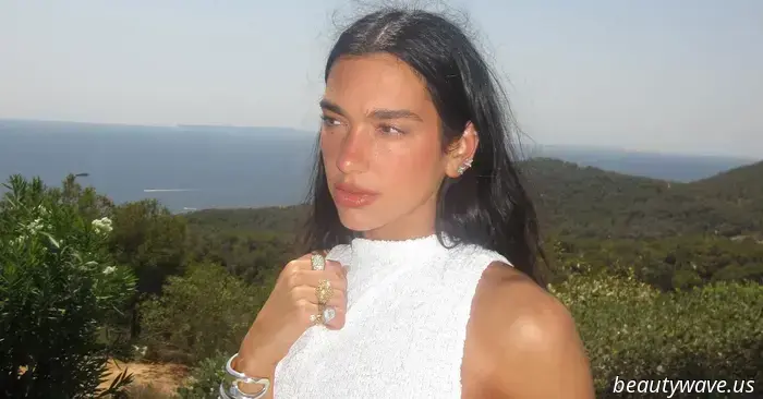 Seen in Ibiza: Dua Lipa sported the daring dress trend that will remain fashionable in 2026.