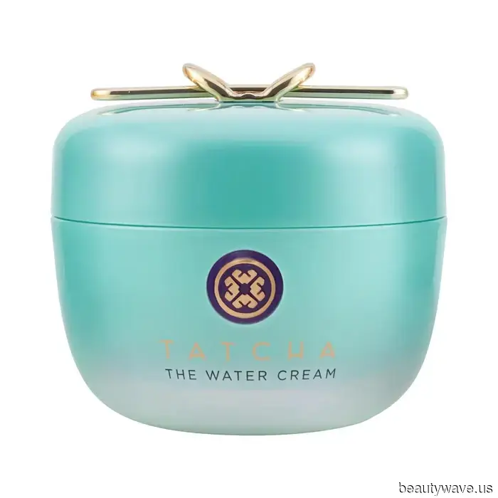 I persuaded three of my colleagues to purchase this jelly moisturizer before 10 A.M.—it's really that impressive.