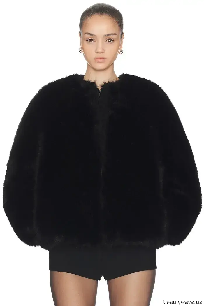 Cada mujer elegante debería tener este estilo de abrigo en su guardarropa de invierno.