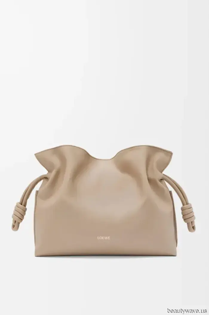 Tra tutte le nuove borse di design, le donne eleganti continuano a tornare a questo stile senza tempo e anti-tendenza.