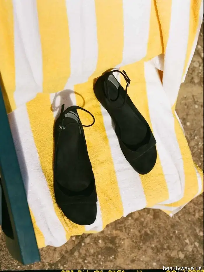 Le scarpe in gel potrebbero essere di tendenza, ma le persone più eleganti che conosco indossano invece questa tendenza di scarpe classiche.