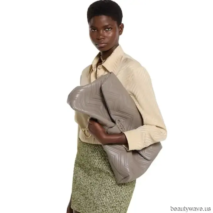 You’re a fashionista if you’re sporting one of these 7 winter handbag trends.