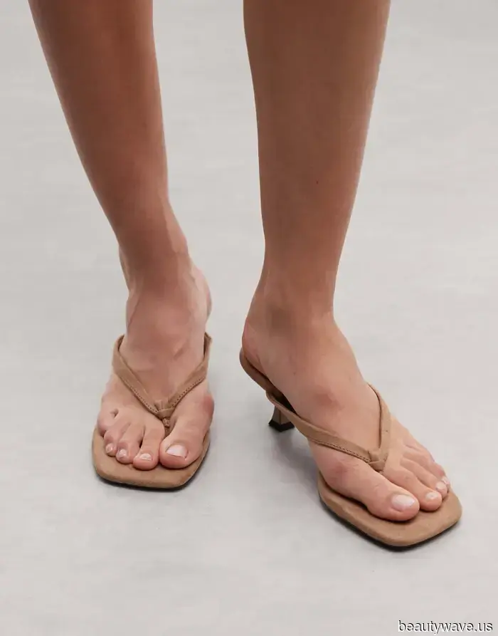 Stylish girls in London, NYC, and Paris are elevating this "mundane" summer shoe trend, making it appear luxurious with these 5…