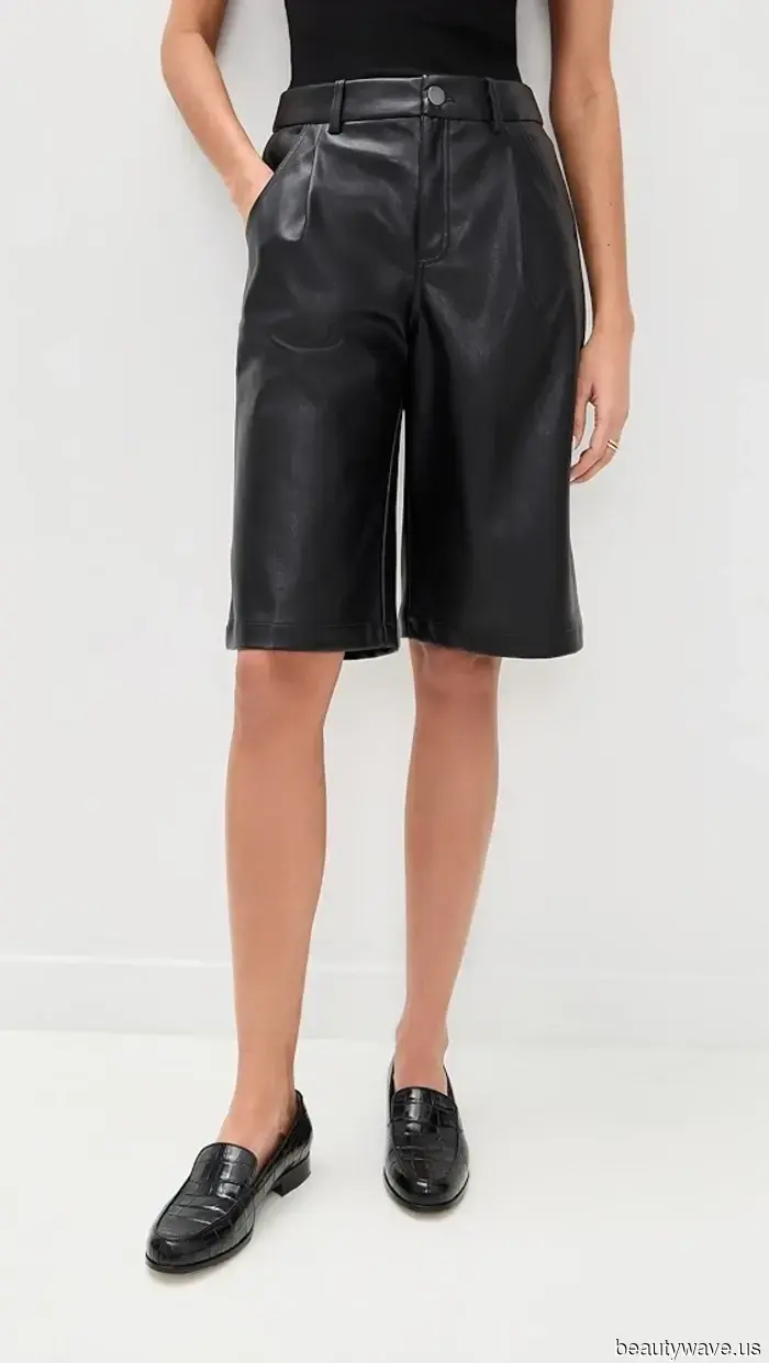 Я старший модный директор в Shopbop&mdash;это именно те товары, которые есть в моем списке покупок на Кибернеделю.