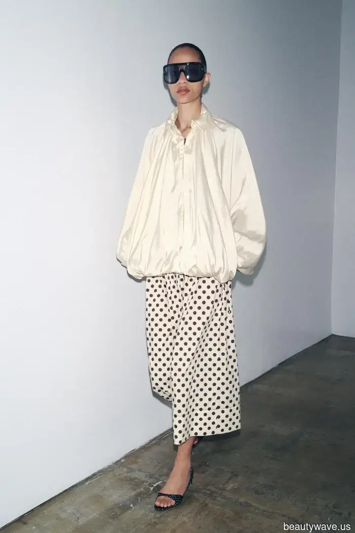 Моя подруга хочет выглядеть более парижанкой&mdash;я предложила ей надеть эти 4 вещи