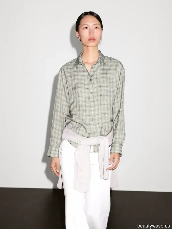 Le persone di moda stanno già indossando queste 5 tendenze di accessori autunnali 2025 che migliorano l'outfit in ripetizione.