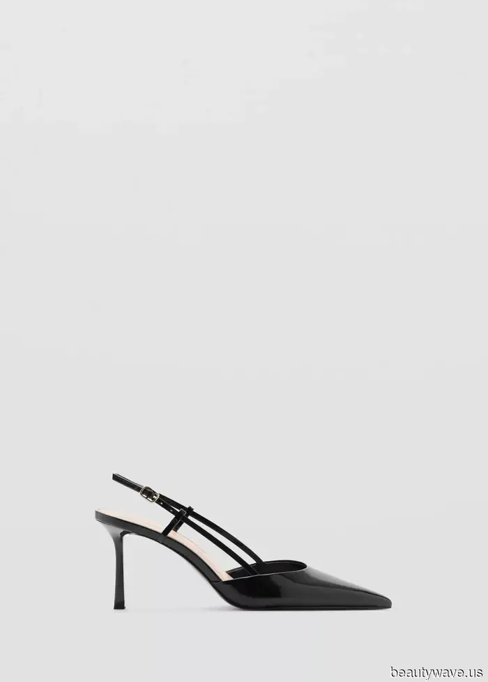 This combination of leggings and shoes appears equally sophisticated on those over 60 as it does on young women in their 20s.