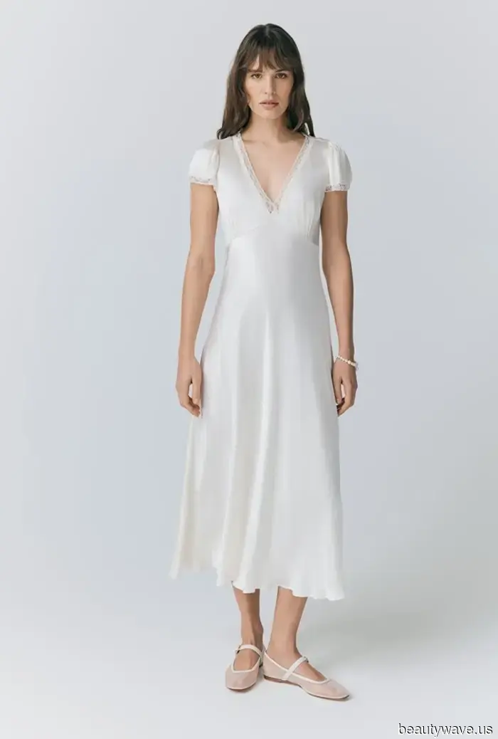 No Need for Velvet and Sparkles—VB Just Showed That This Minimalist Style Always Exudes Elegance.