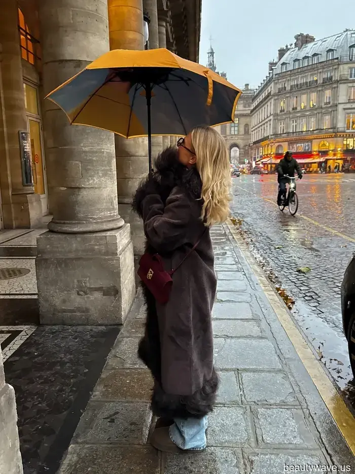 Everyone on my feed is sporting baggy jeans—here are the 7 pairs of shoes that look the most stylish with them.