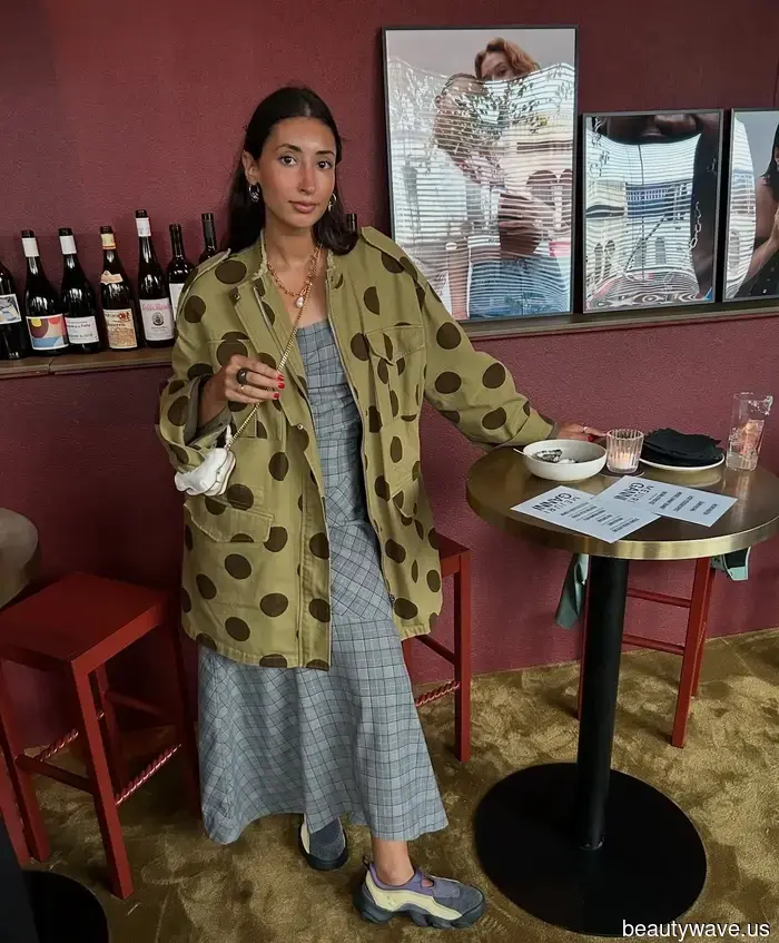 Non Sambas, Non Sneakerinas&mdash;Questa è la tendenza delle scarpe da ginnastica che la maggior parte delle ragazze di Londra sta indossando invece