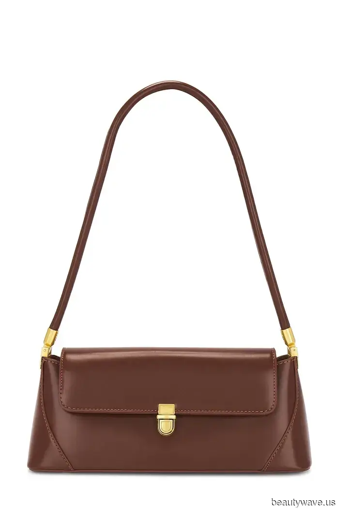 Gigi Hadid sported the autumn shoe trend that pairs perfectly with full-length jeans.