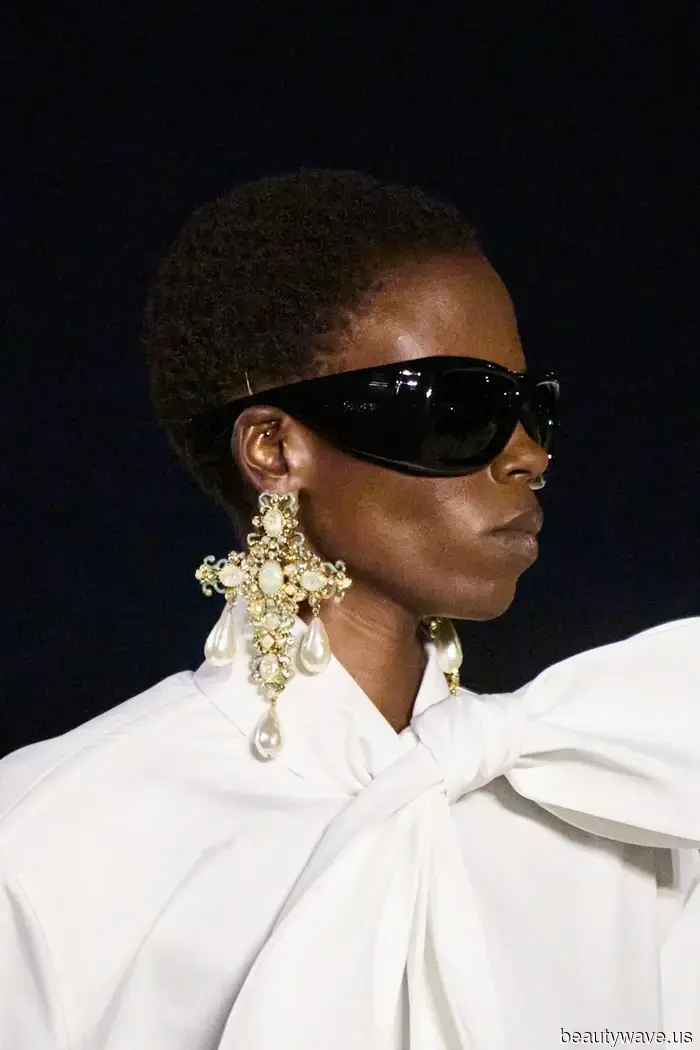 Rather than Aviators or Ovals, this 2000s sunglasses trend gives an outfit a 2026 peak appearance.