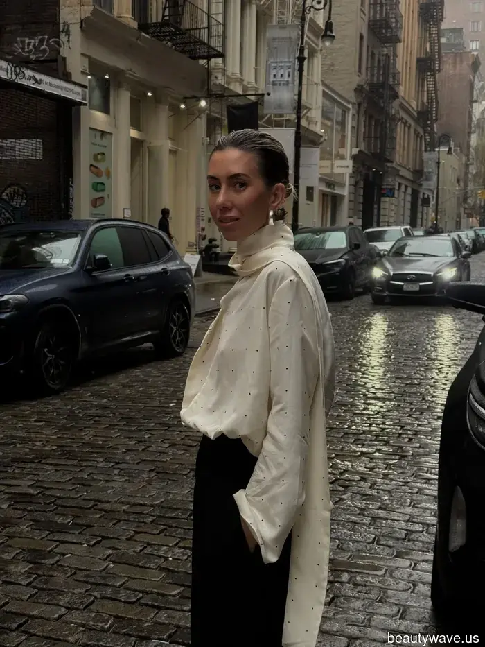 To achieve an elegant look this festive season, pair this blouse with jeans or trousers.