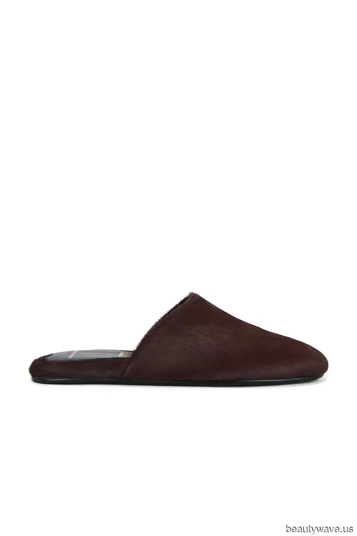 I conducted an in-depth analysis and can verify that this is the shoe trend from summer to fall that will take the place of sandals.
