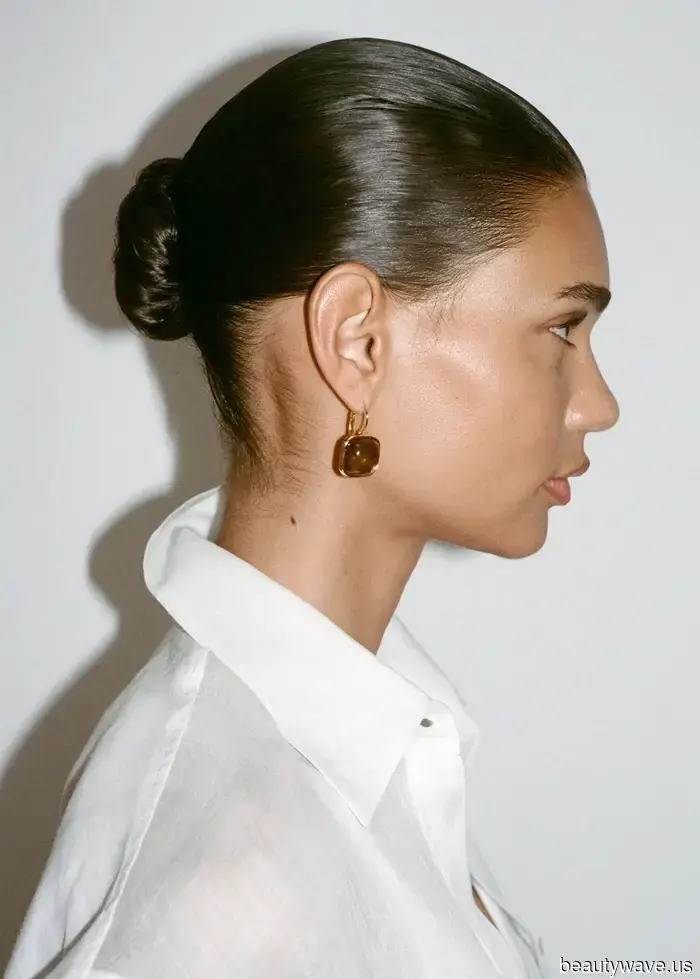 I’m a fashion writer residing in Paris—here are six accessories that I’ve observed French women wear to enhance their style…