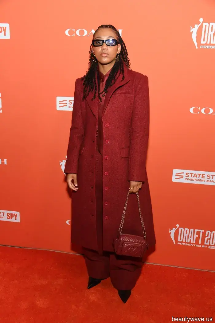 Самые потрясающие образы на оранжевом ковре на драфте WNBA 2026 года