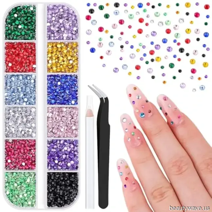Las Uñas Brillantes Están *Tan* de Vuelta para el Verano&mdash;Dua, Kylie y Sabrina Todas Apoyan la Tendencia