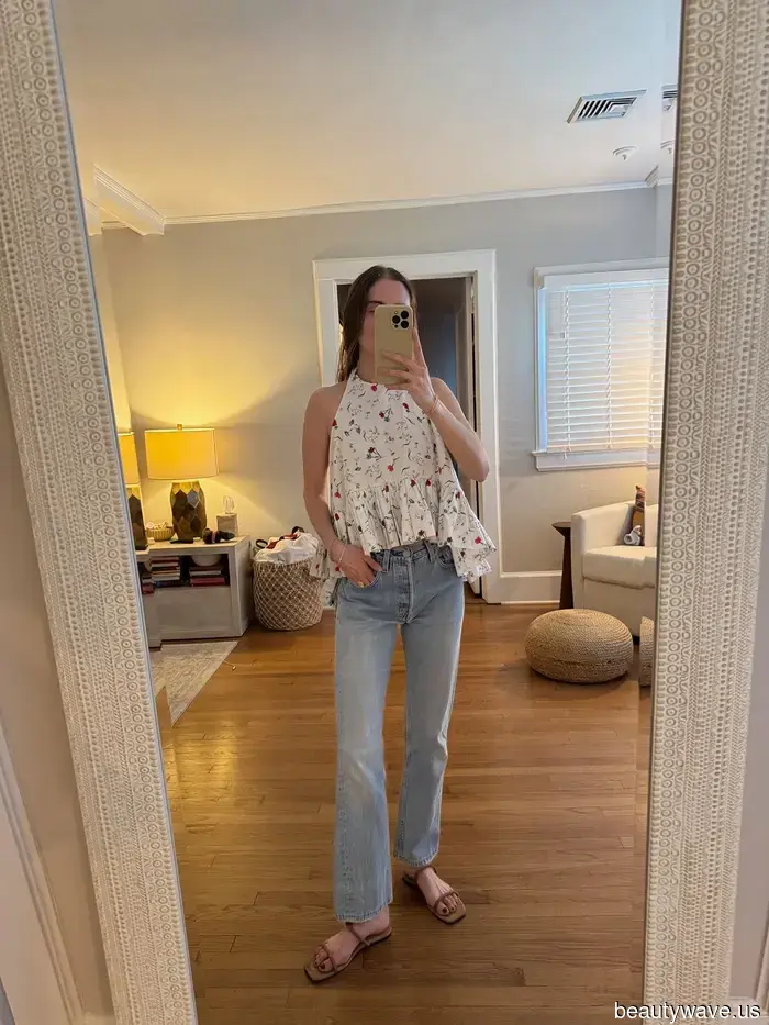 Soy una mamá fashion que trabaja en Nueva York&mdash;Estos son los tops elegantes que uso con jeans y pantalones.